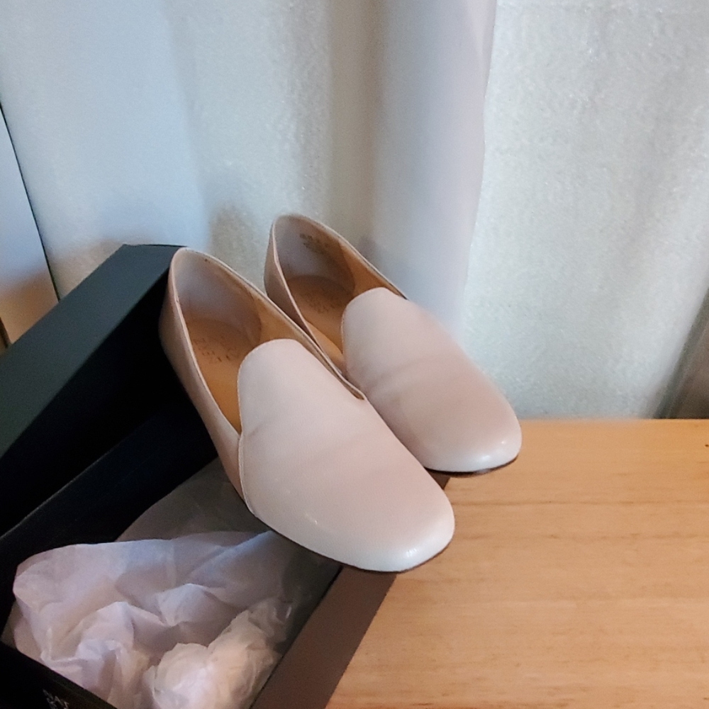 Naturalizer flats